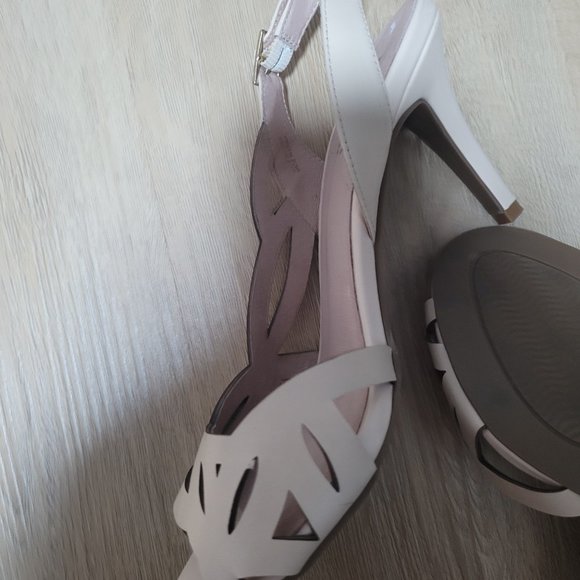 Nude leather Le Chateau heels - Picture 4 of 5
